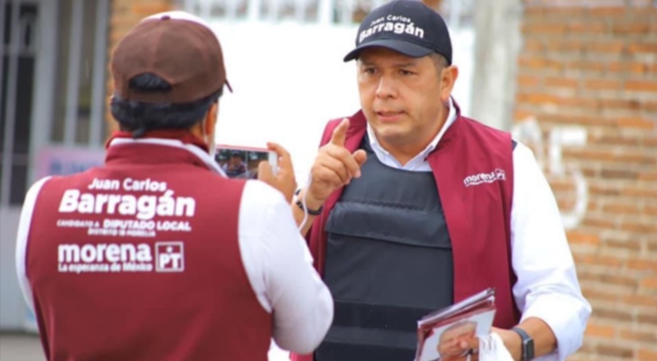 Por amenazas Juan Carlos Barragán usa chaleco antibalas en campaña