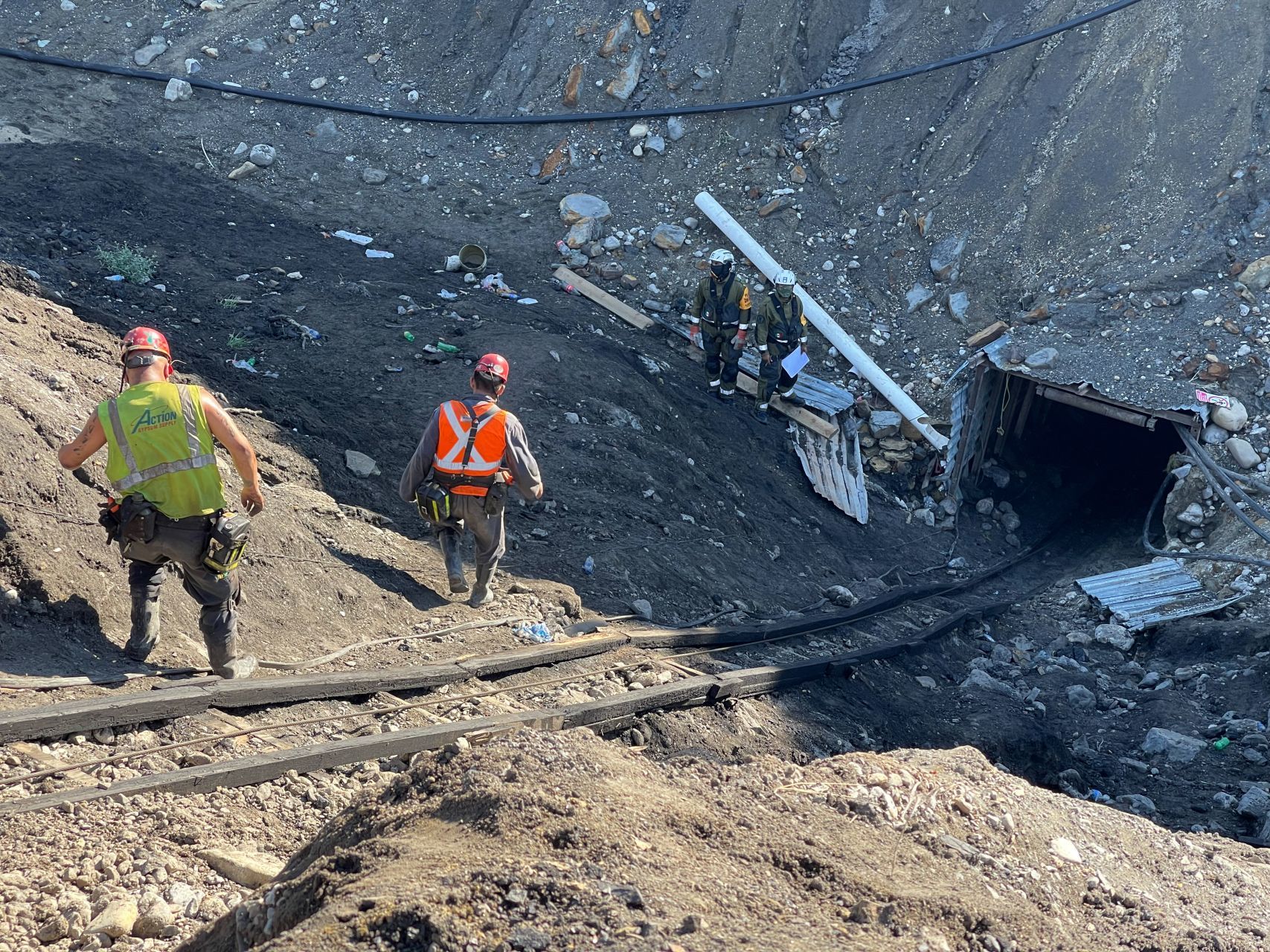 Recuperan quinto cuerpo de trabajador tras derrumbe en mina de Coahuila