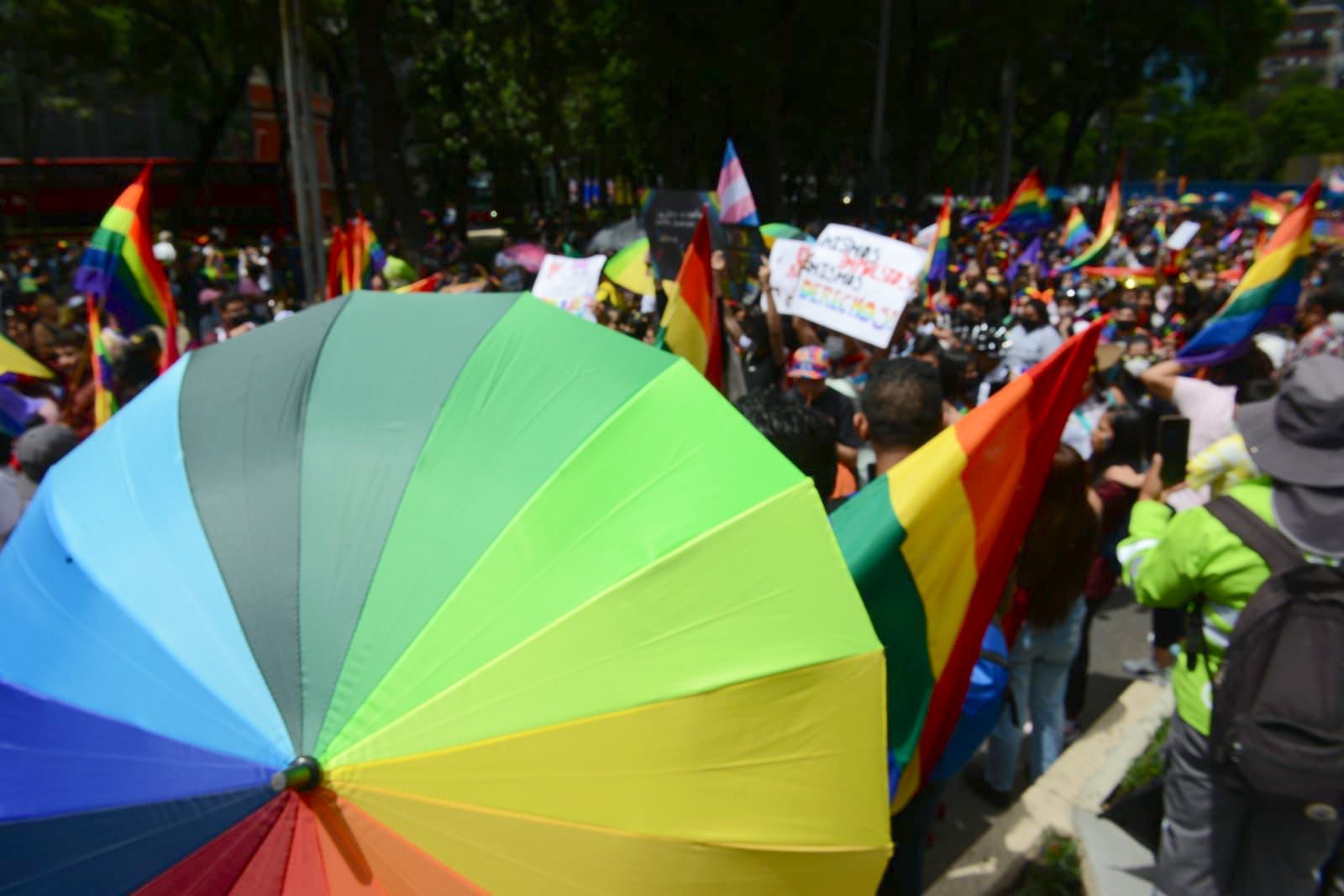 comunidad LGBTI marcha en CDMX