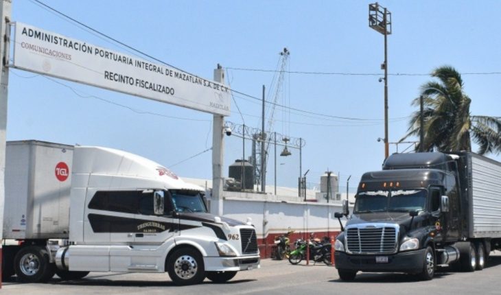 translated from Spanish: 100 percent improved port movement in Mazatlan