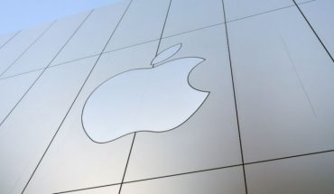 translated from Spanish: Apple paid millions to woman because tech service leaked her intimate photos and videos