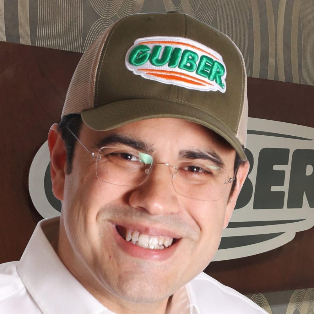Berna Antelo wishes César Guerrero success in the next legislature