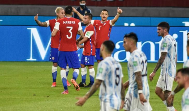 translated from Spanish: Chile drew 1-1 with Argentina and remains in the middle of the table
