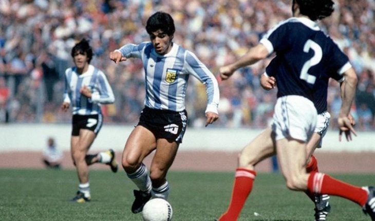 translated from Spanish: It is the 42 years since Diego Maradona’s first goal in the Argentine National Team