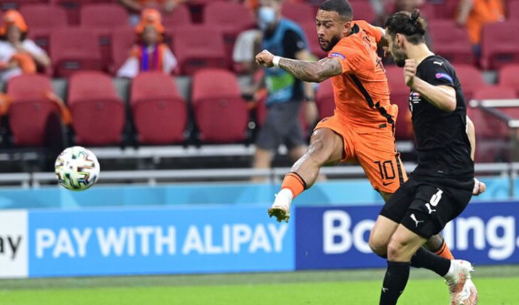 translated from Spanish: Netherlands qualified to eighth of the European Championship after beating Austria