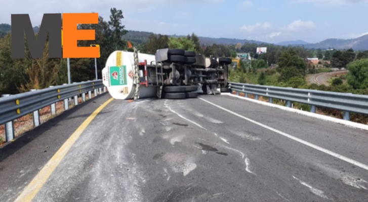 Overturns Pemex pipe in the Pátzcuaro-Cuitzeo; there is a wounded