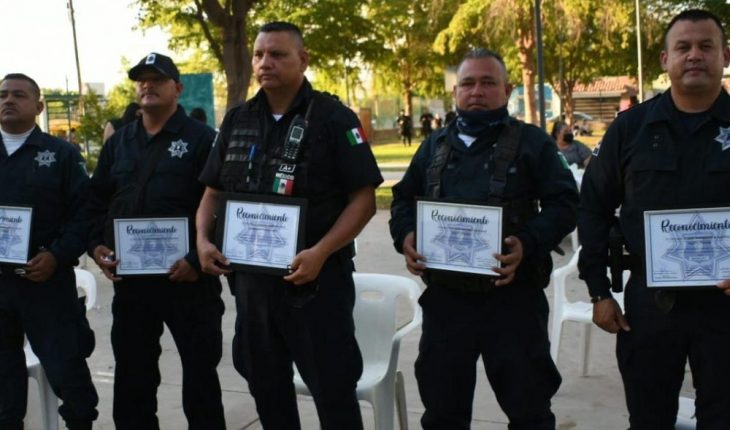 translated from Spanish: Police officers recognized in Los Mochis, Sinaloa