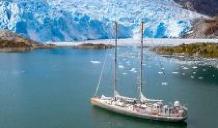 translated from Spanish: Scientific sailboat TARA says goodbye to the Chilean coasts to continue researching on climate change