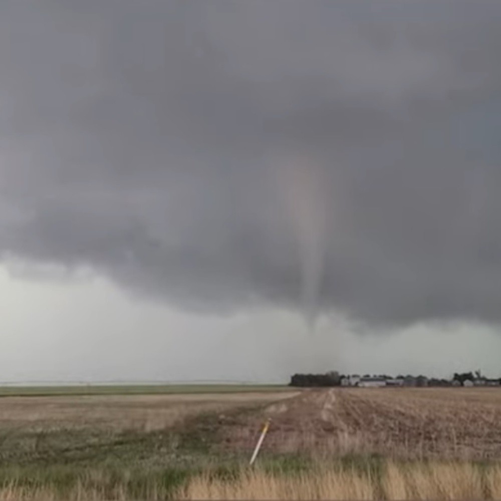 Tornado causes damage and one injury in Kansas, United States