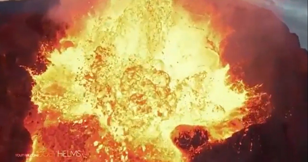 Video: the journey of a drone over a volcano until it is destroyed by lava