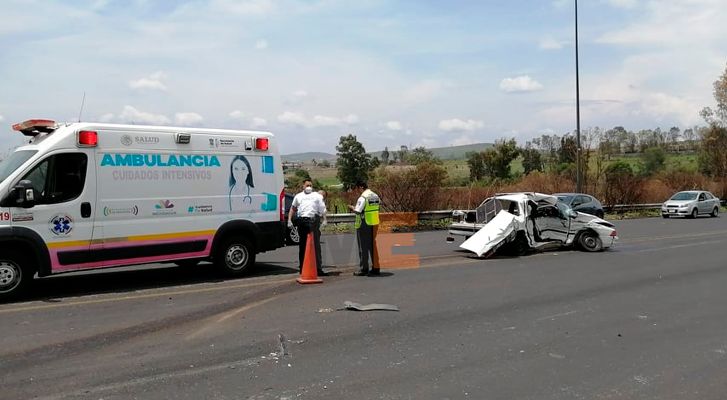 Woman killed and 4 injured, the balance of the collision between 3 vehicles on the road Morelia-Fairgrounds
