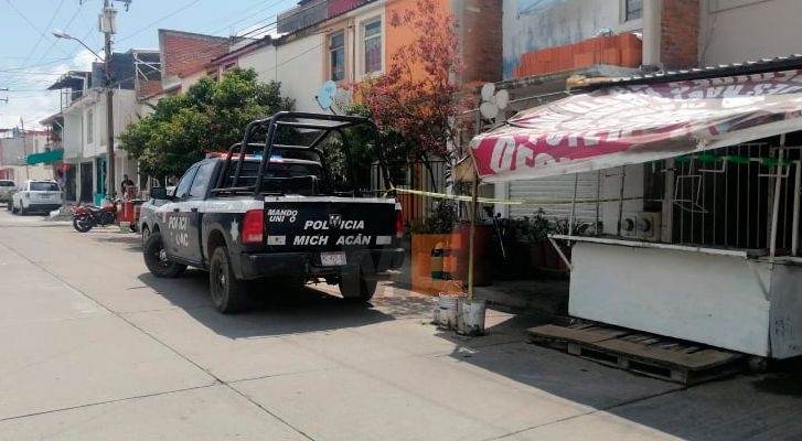 Asesinan a una persona y hieren a otra en Infonavit Rosa de Castilla en Uruapan