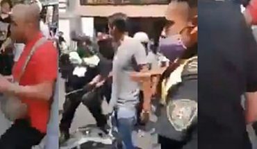 CDMX. Policías son golpeados por ‘halcones’ en Centro Histórico
