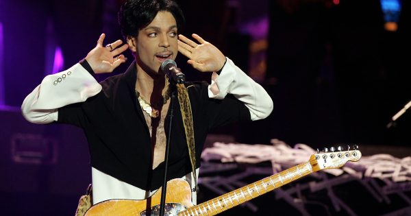 #CONCURSO ¡Gana un disco de Prince + una tabla con aperitivo! — Rock&Pop