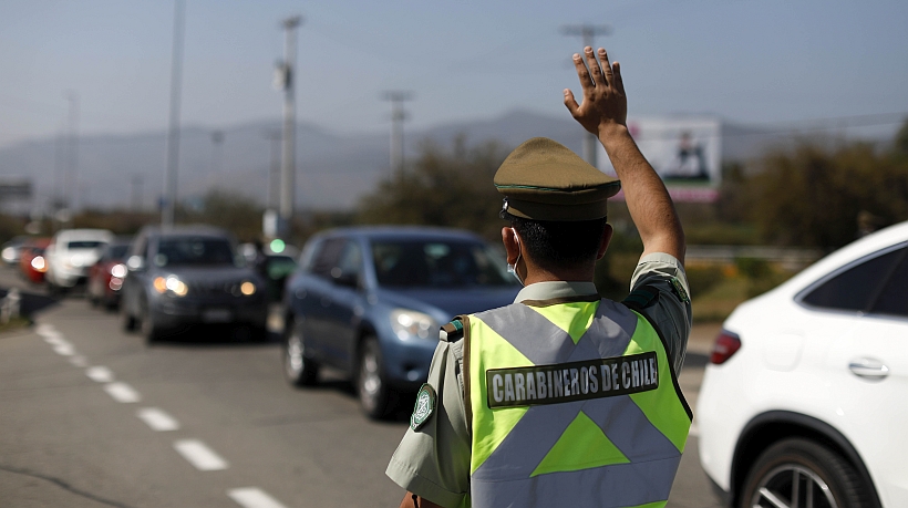 Carabineros reportó que más de 280 mil vehículos salieron de la RM durante fin de semana largo