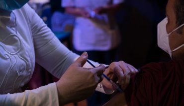 Chiapas ofrece vacuna COVID a jóvenes que acudan con mayores de 40