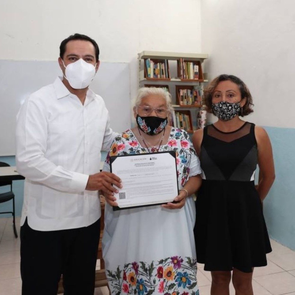 Concluye estudios de primaria a sus 70 años mujer en Yucatán