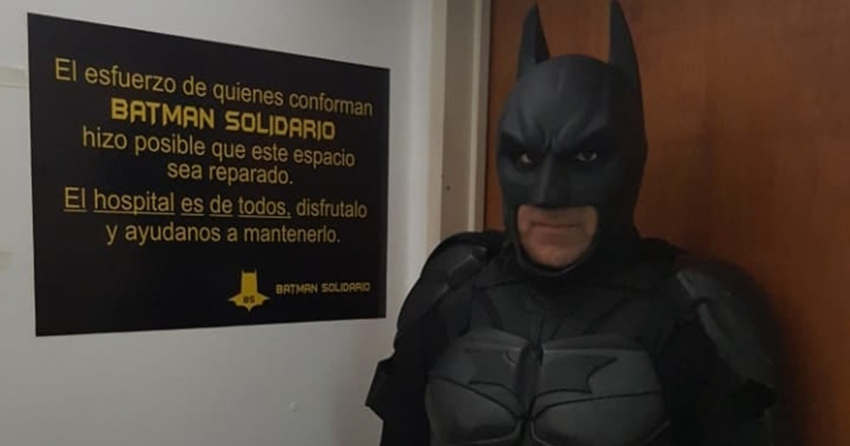 El Batman solidario de La Plata denunció que le robaron el celular y dejó una profunda reflexión al respecto