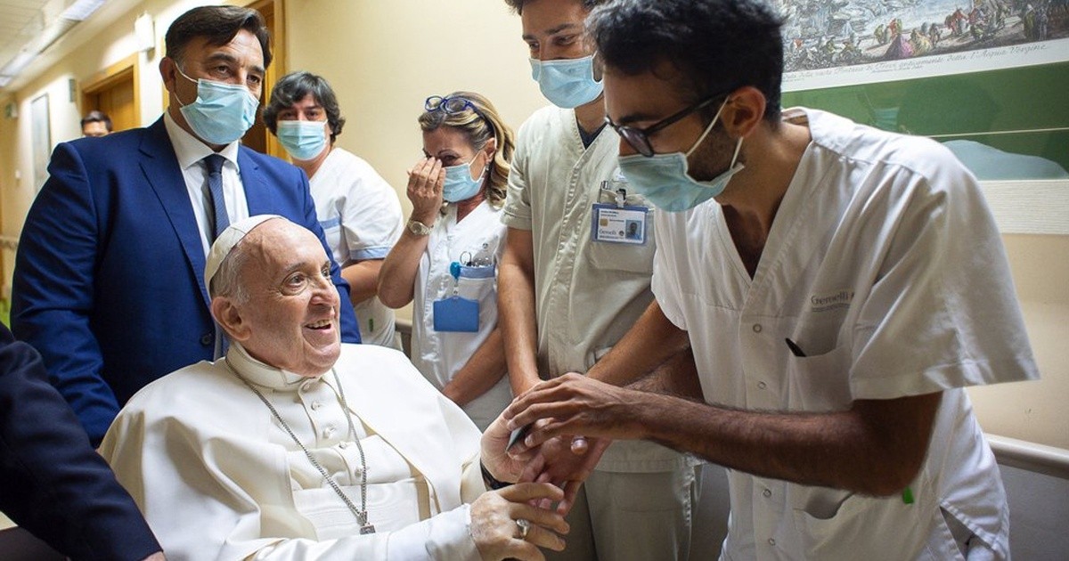 El papa Francisco fue dado de alta tras su operación de colon