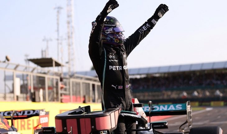 translated from Spanish: Lewis Hamilton took victory at the British Grand Prix after a controversial final