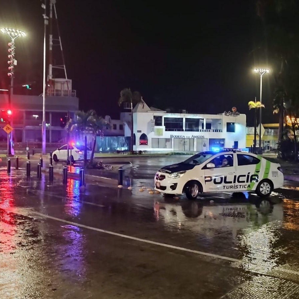 Lluvias en Mazatlán dejan encharcamientos, no reportan daños graves