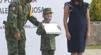 Niño con autismo se convierte en soldado por un día en Edomex