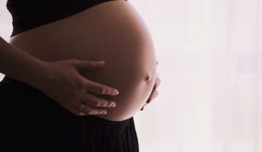 OMS incluyó a las embarazadas en la lista de prioridades para vacunarse contra el Covid-19