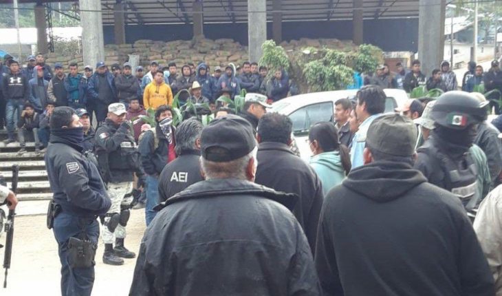 Pobladores retienen a elementos de GN en Oaxaca; AMLO dice que solo dialogan