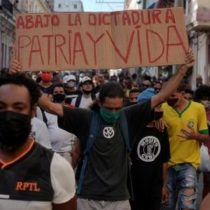 Protestas en Cuba: de dónde surgió el lema “Patria y vida” que se usa en las manifestaciones contra el gobierno