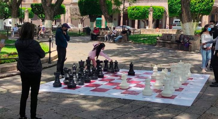 SeCultura organiza talleres educativos de ajedrez y jenga gigantes