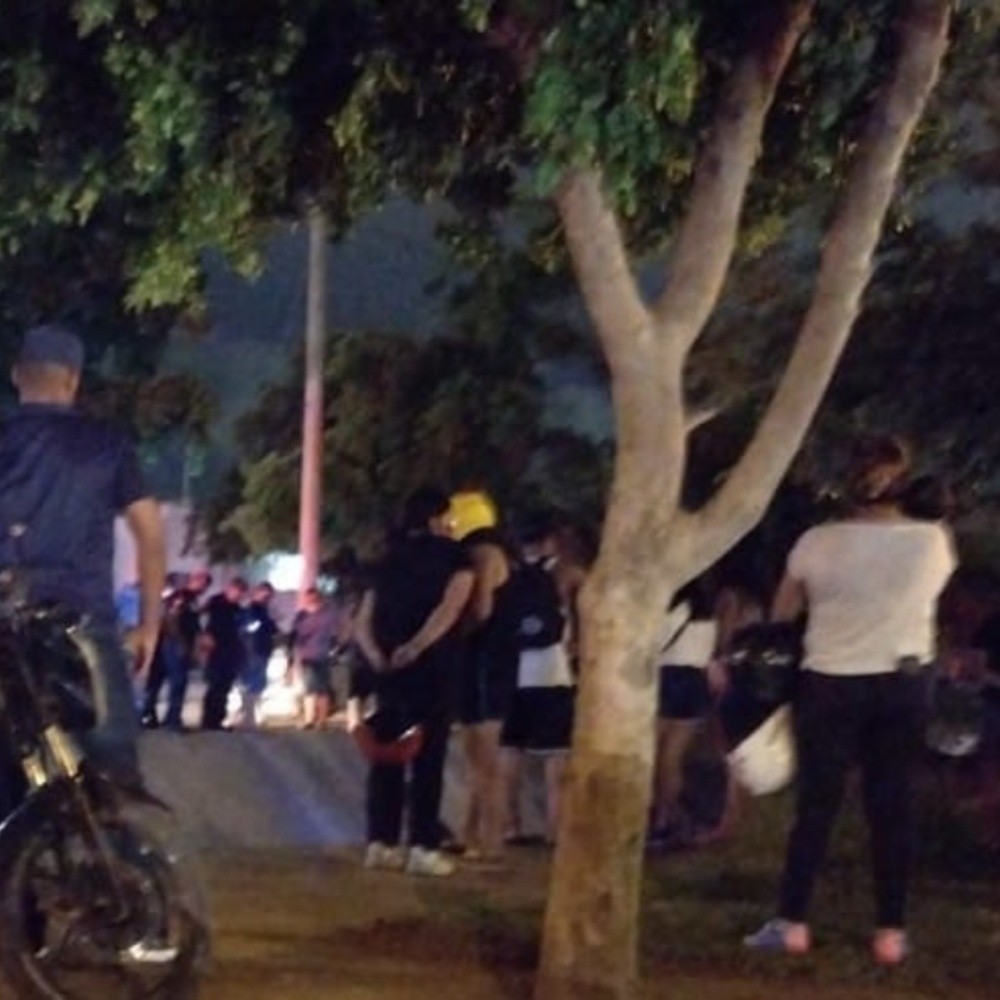 Car hits motorcyclist and throws him into canal in Mazatlan
