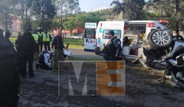 translated from Spanish: Car rollover crash is recorded in the northern outskirts of Morelia; there are 4 wounded