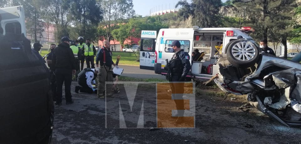 Car rollover crash is recorded in the northern outskirts of Morelia; there are 4 wounded