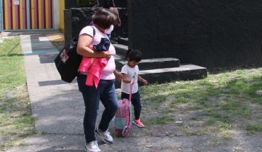 translated from Spanish: Conacyt has 7 months without giving scholarships to single mothers students