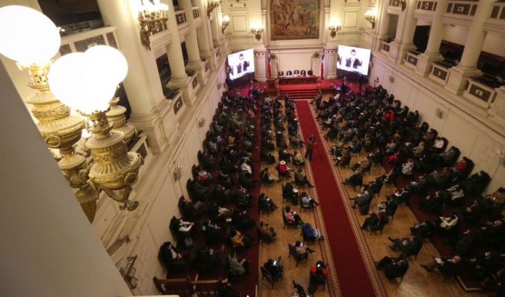 translated from Spanish: Constitutional Convention to resume sessions on Tuesday