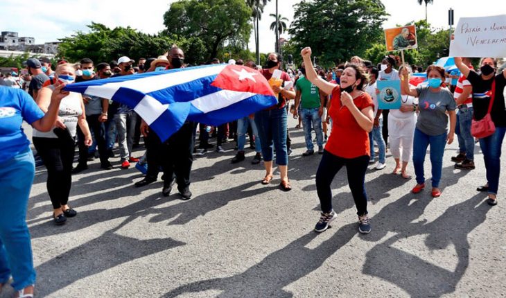 translated from Spanish: Cuba dawns calmly and without internet after a day of mass protests
