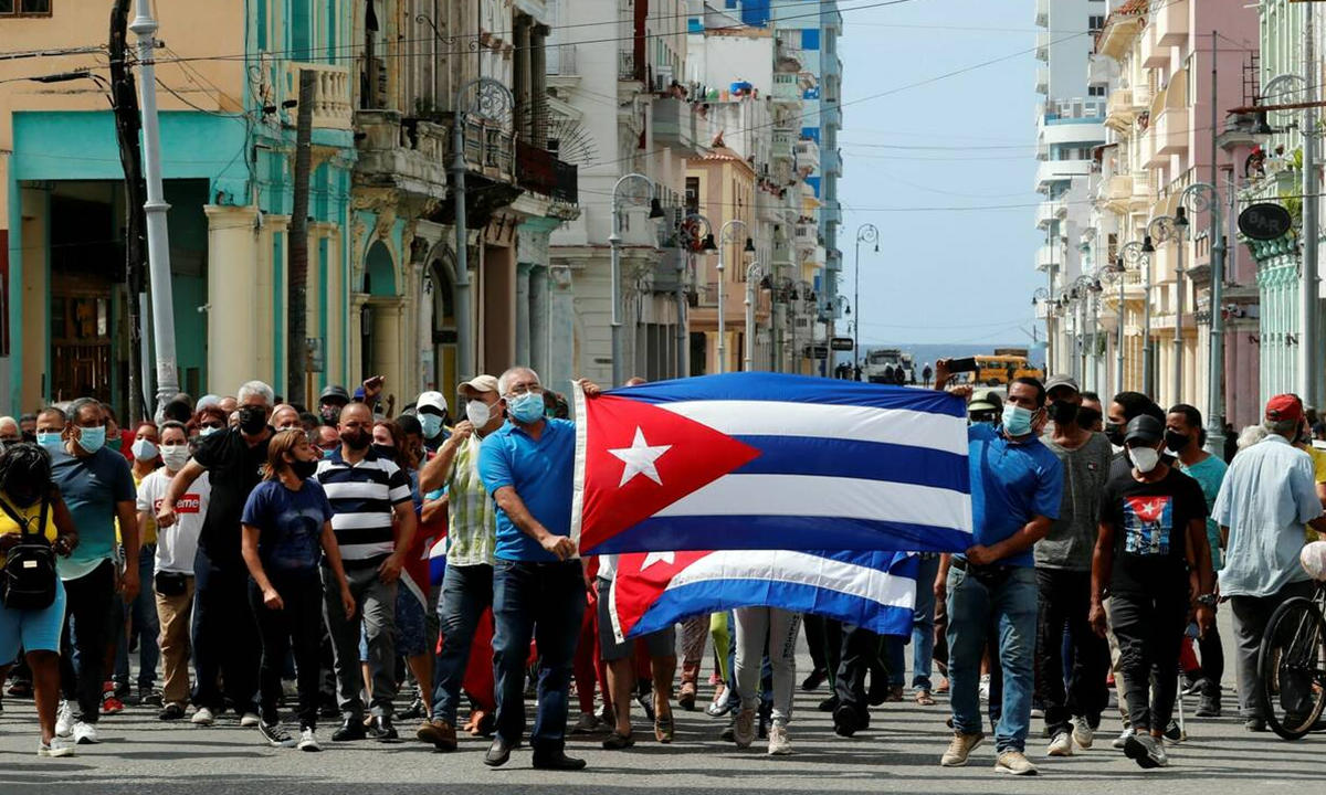 Fake messages on social networks about events in Cuba