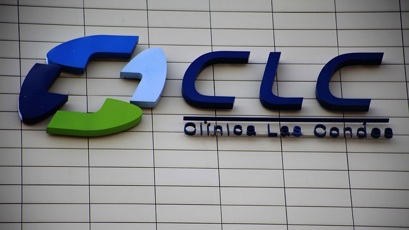 Harsh criticism for vaccination with third dose to president of Clínica Las Condes