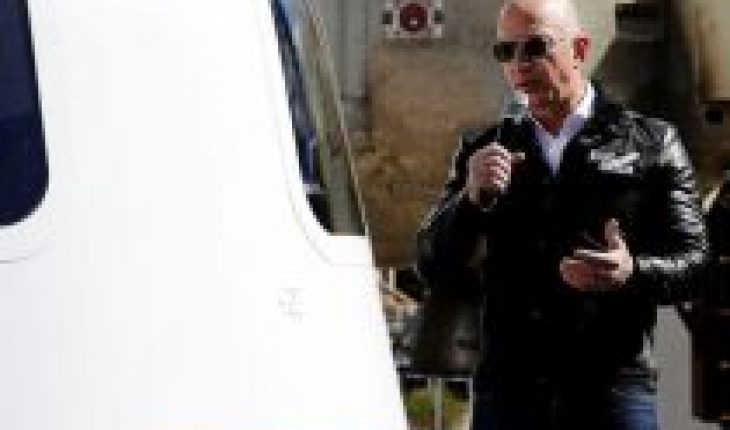 translated from Spanish: Jeff Bezos thanks Amazon customers and employees for paying for his spaceflight