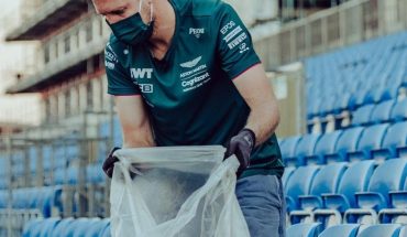 translated from Spanish: Max Verstappen removed the trash from the GP stands