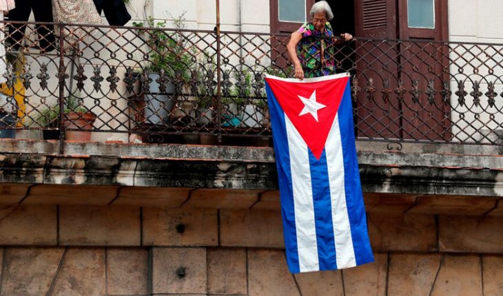 translated from Spanish: Social networks and messaging platforms suffer outages in Cuba