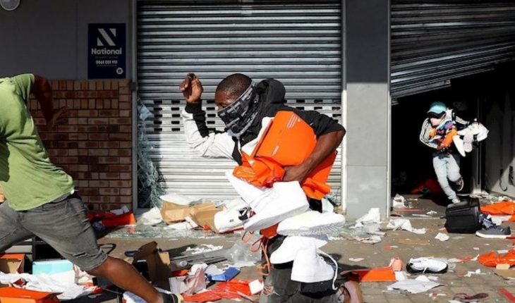 translated from Spanish: South African riots add 72 dead after 5 days of protests