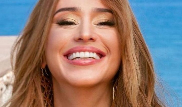 translated from Spanish: Yanet Garcia shares funny meme of AMLO and her