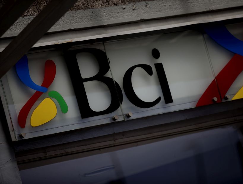 BCI salió a aclarar denuncia por letras hipotecarias firmadas ante notario fallecido: "Cometimos un error en la publicación"