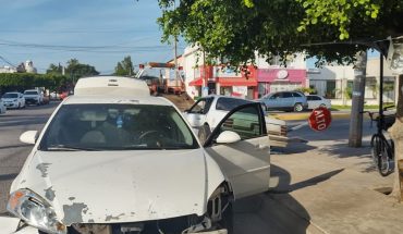 Choque de vehículos deja solo daños materiales en Los Mochis