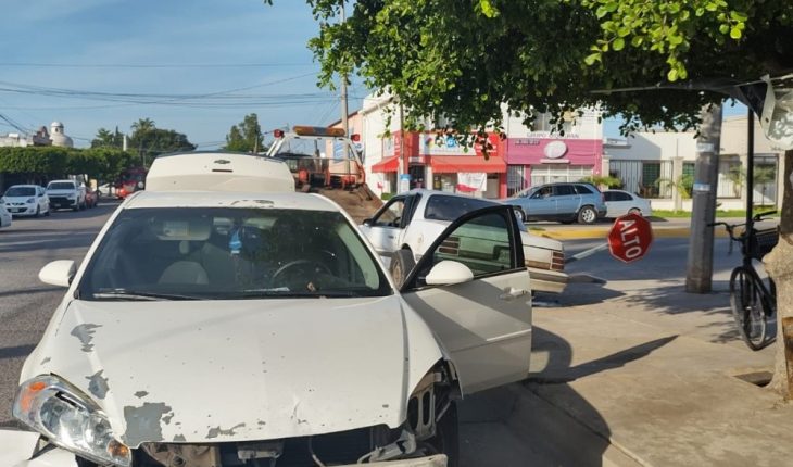 Choque de vehículos deja solo daños materiales en Los Mochis