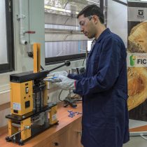 Científicos chilenos desarrollan material sustentable que mezcla plástico y madera reciclados 