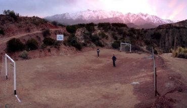 Construyeron una cancha en medio de las montañas con el nombre de Lionel Messi