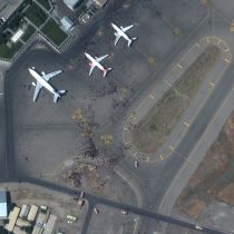 EE.UU.: encuentran restos humanos en tren de aterrizaje de avión procedente de Kabul