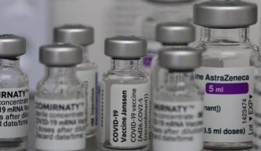 Eficiencia de las vacunas covid de Pfizer y Sinovac, según Chile